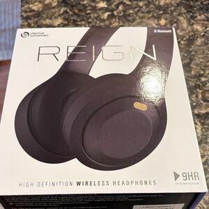 REIGN Black Wireless Headphones